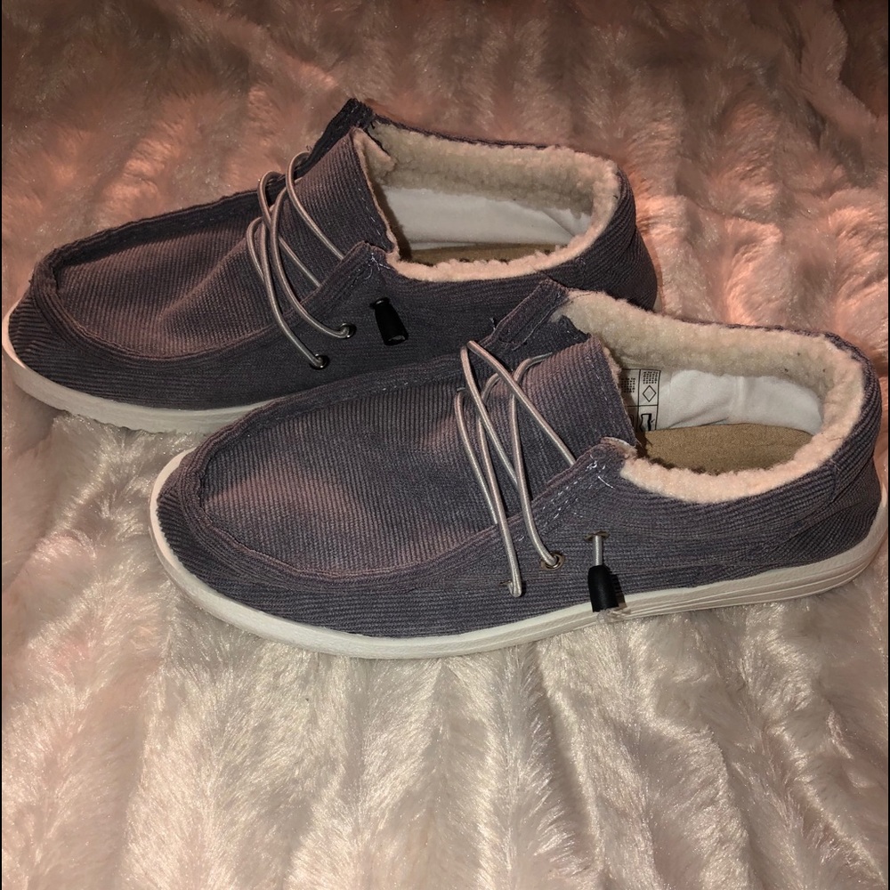 Outwoods corduroy walk 1 sneakers. NWOT